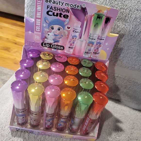 Cosmetics - Picture 8 of 16